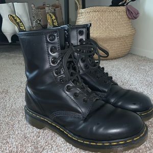 Dr Martens Modern Classics Smooth 1460 8-Eye Boots